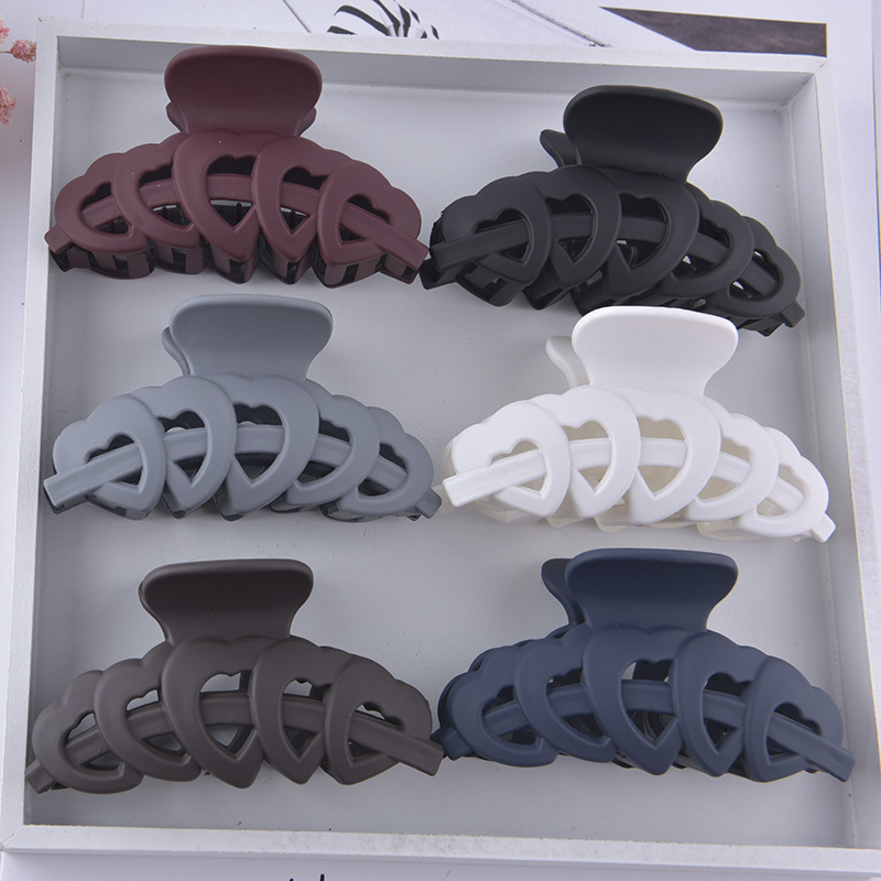 INS wind scratching ladies bathing plate hair cutout water wave…