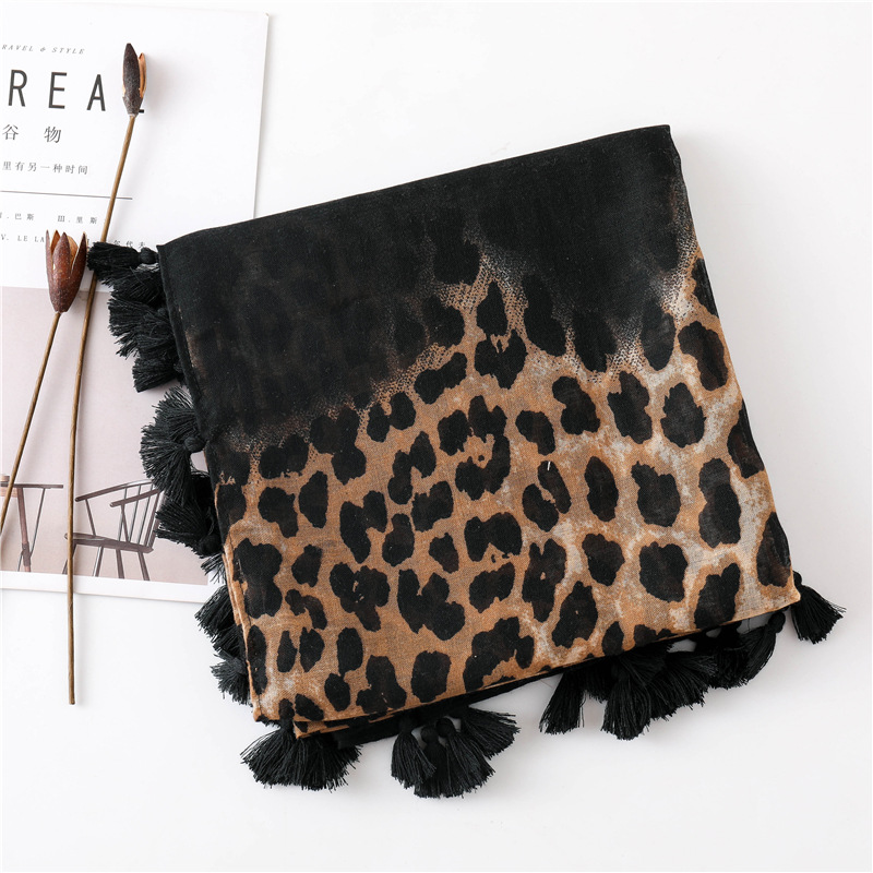 Fashion Cotton And Leopard Print Gradient Women&#39;s Scarf Long Dual-use Shawl display picture 3