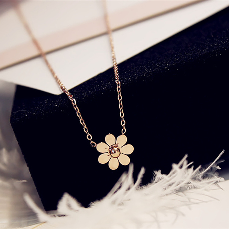 韩版钛钢雏菊花朵锁骨链韩国百搭颈链简约吊坠项链女饰品批发