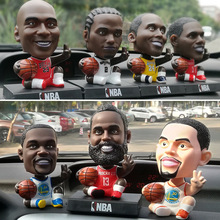 Q phiên bản Ngôi sao bóng rổ NBA Ngôi sao bóng đá Mesikuri lắc đầu búp bê trang trí xe hơi phụ kiện xe hơi Trang trí