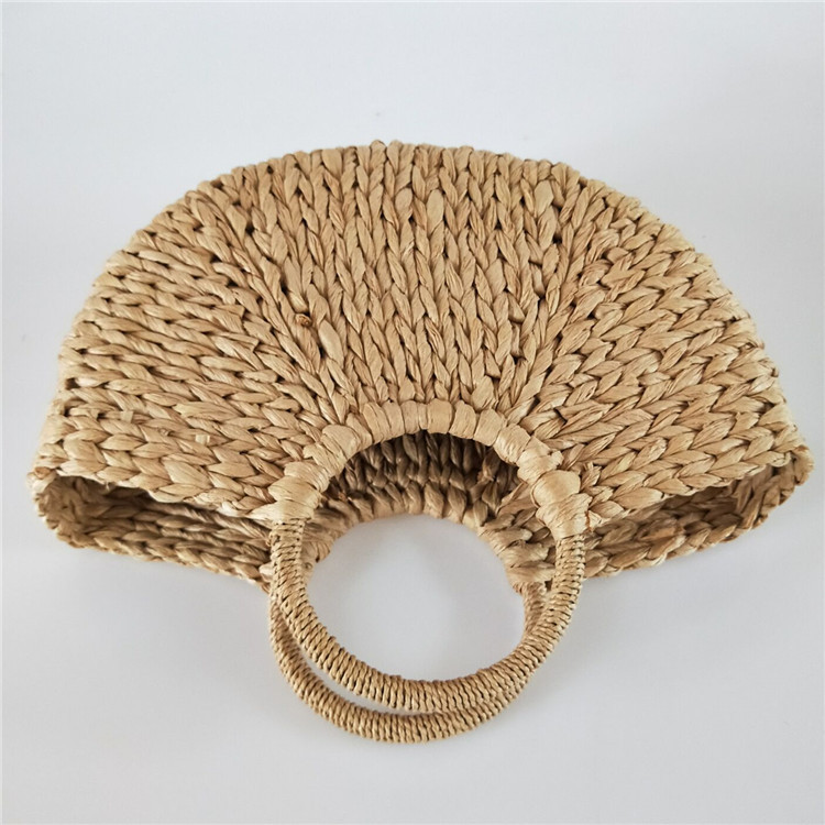 Women's Medium Vintage Style Straw Bag display picture 1