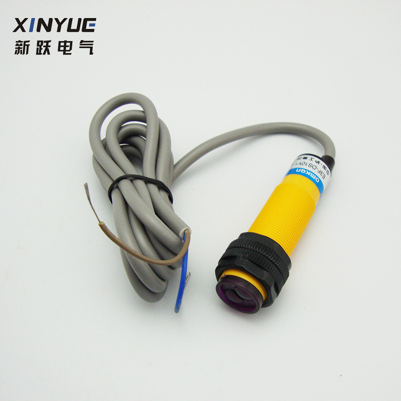 沪工感应光电开关传感器E3F-DS10P2 漫反射型PNP直流三线常闭