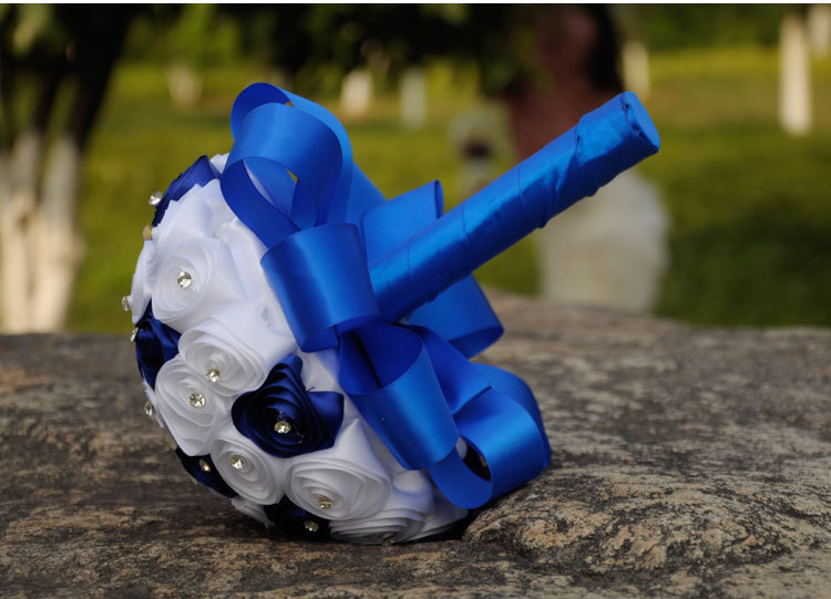 Wholesale of wedding supplies, including European, American and Korean style bridal and bridesmaid bouquets, bride throwing flowers, and simulated ribbon bouquets detail image 4