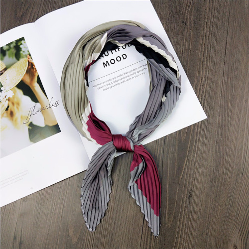 New diamond-shaped pleated small square scarf, small silk scarf, women's fashion crumpled scarf, neck scarf, trendy scarf