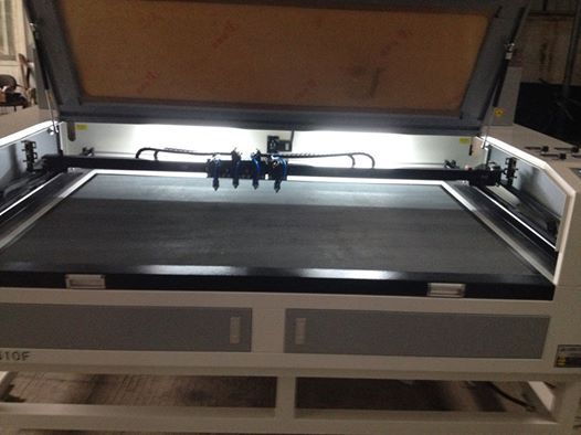 四头毛绒玩具激光切割机 毛料激光切割机 毛绒激光切割机