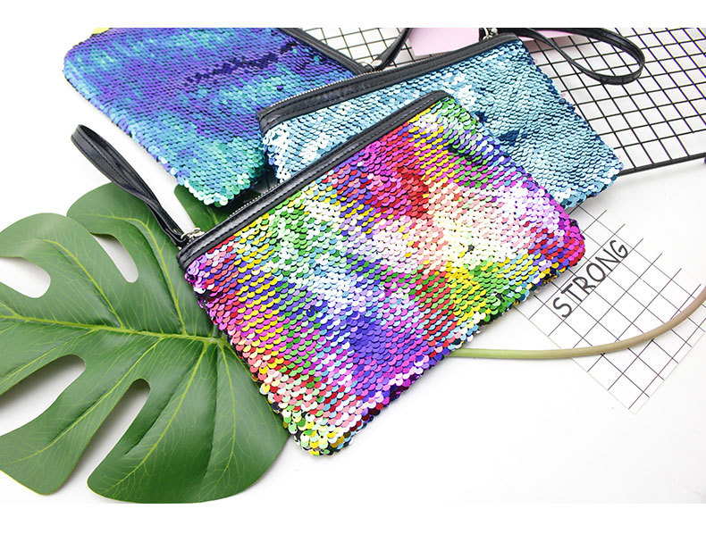 Women's Small Satin Sequins Vintage Style Square Zipper Cosmetic Bag Wash Bag display picture 3