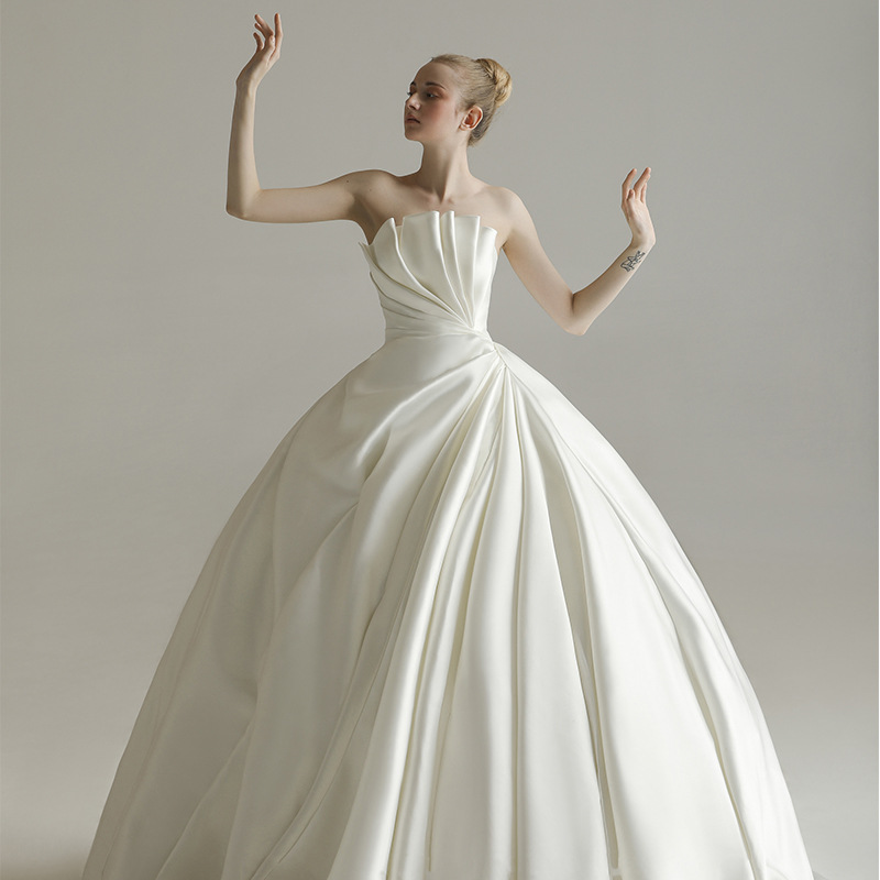 Abbigliamento donna nuovo stile strascico sposa sottile monospalla semplice femminile rete celebrità abito da sposa all'ingrosso_voghion.com
