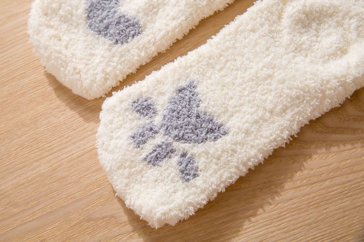 Autumn and winter coral velvet thick warmth embroidery cat paw socks NSFN9360