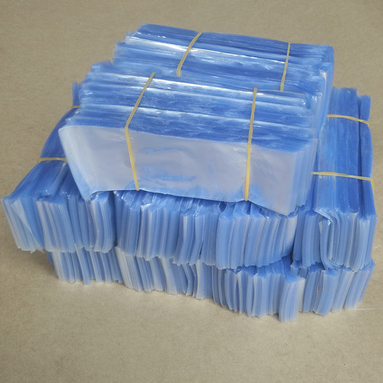 2443660453_1826111759