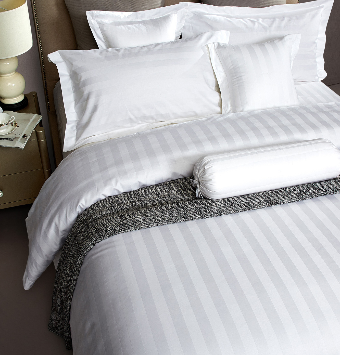 Folk custom Gaestgiveriet Hotel Satin 60S Duantiao Four piece suit wholesale 40 encryption 3 cm white Duantiao