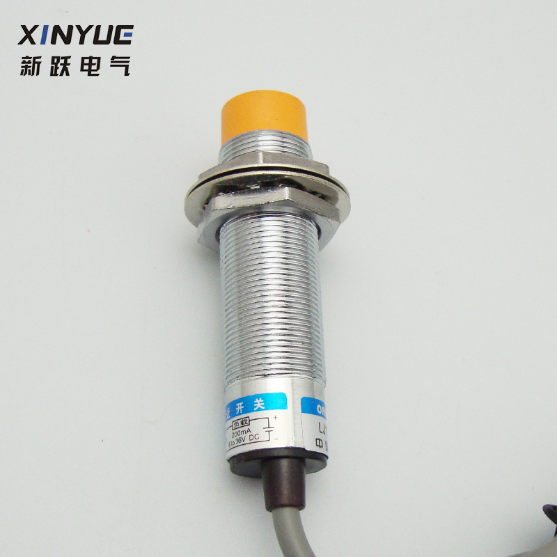 沪工接近开关 LJ18A3-8-Z/AY 直流三线PNP常闭 接近传感器