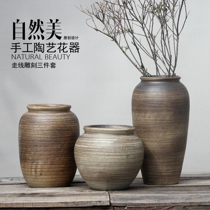 La literatura y el arte artesanales retro hacen tres conjuntos de jarrones, adornos y macetas artesanales en latas de cerámica seca de Old jingdezhen.