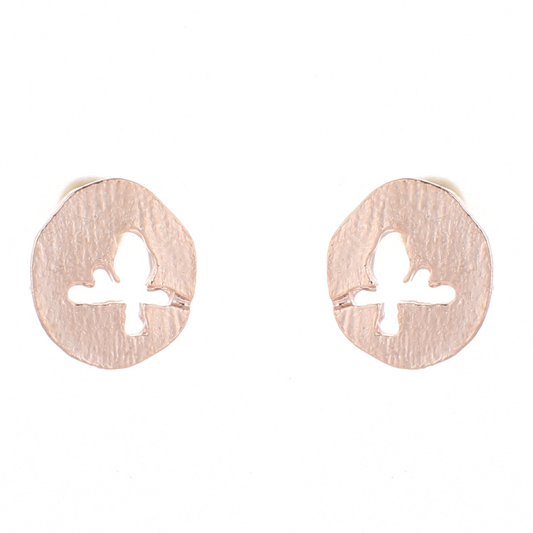 Pointed labret stud close-up product detail