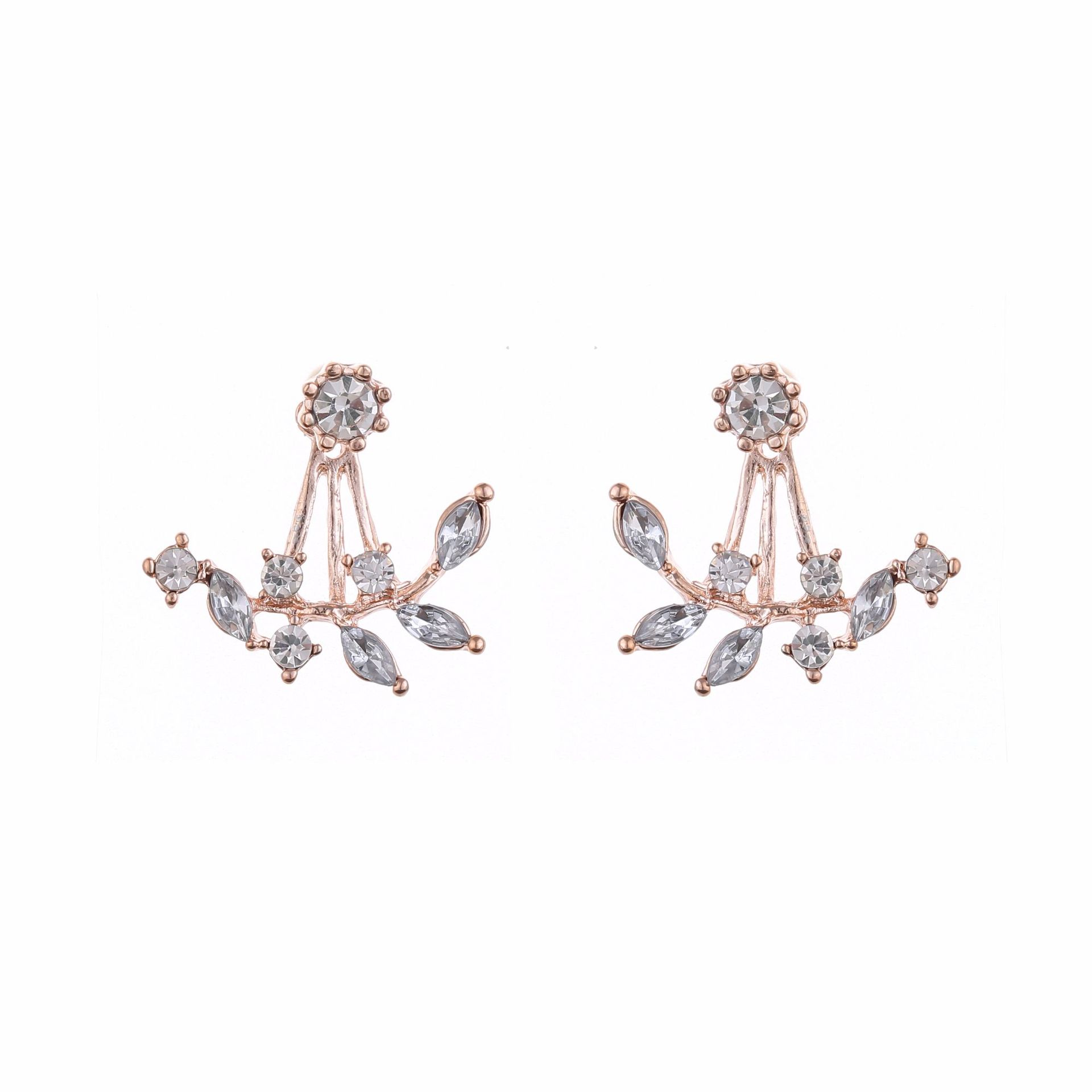 Silver pointed spike labret stud material detail