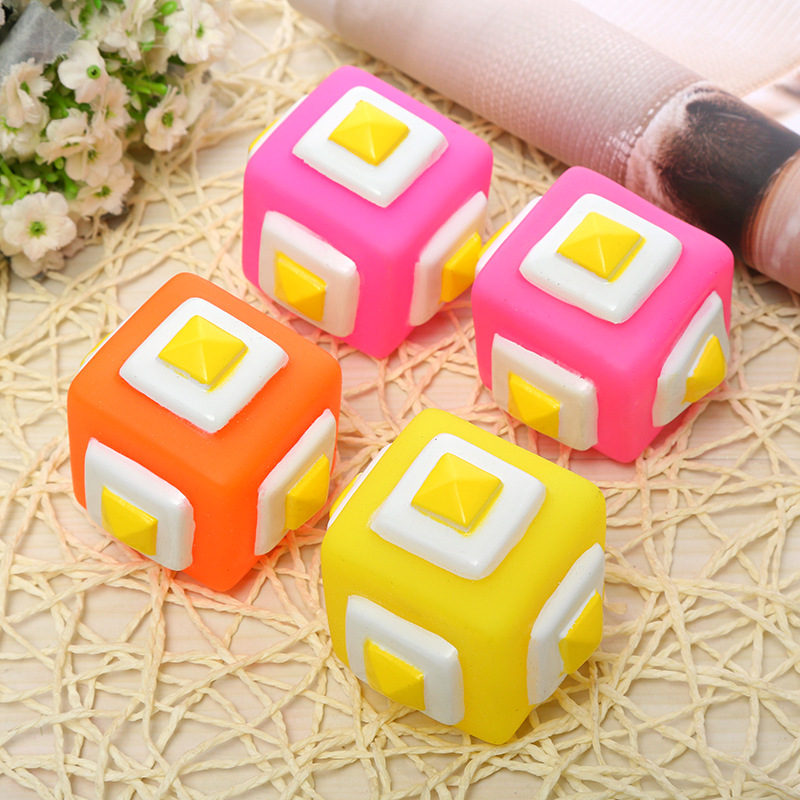 Europa y América suministro directo de PVC para mascotas Cubo de vinilo elástico perro gato educativo juguete interactivo suministros para mascotas al por mayor