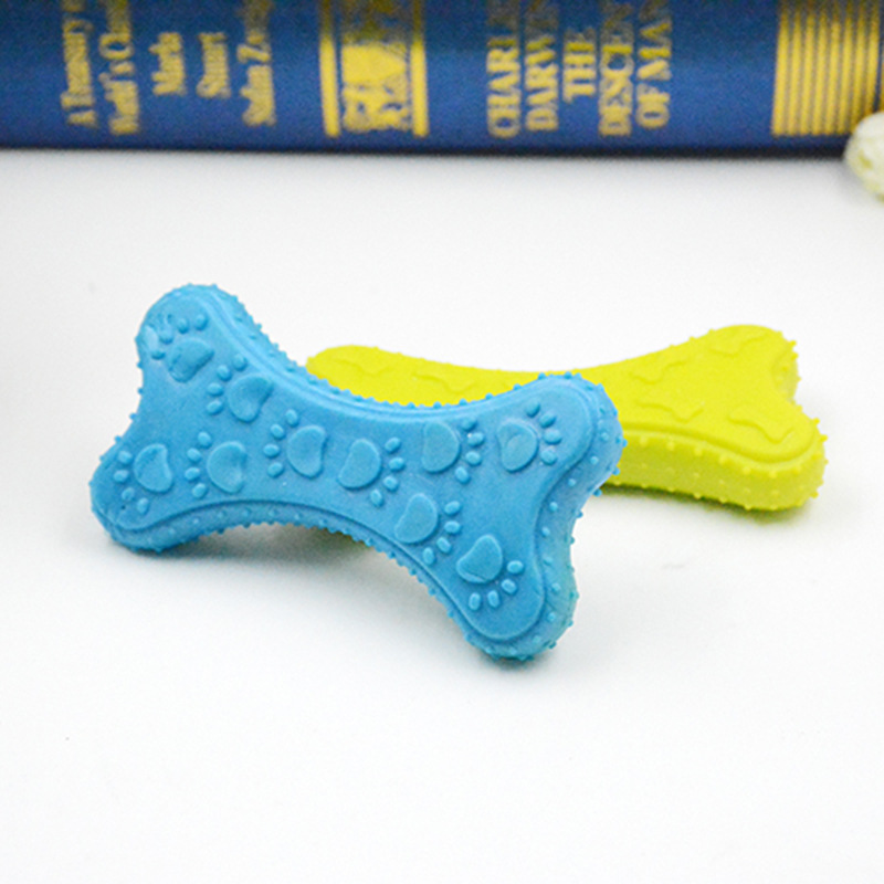 Juguete para perros TPR caucho molar dientes resistentes a la mordedura impresión del pie hueso galleta perro entrenamiento juguete para mascotas en stock al por mayor