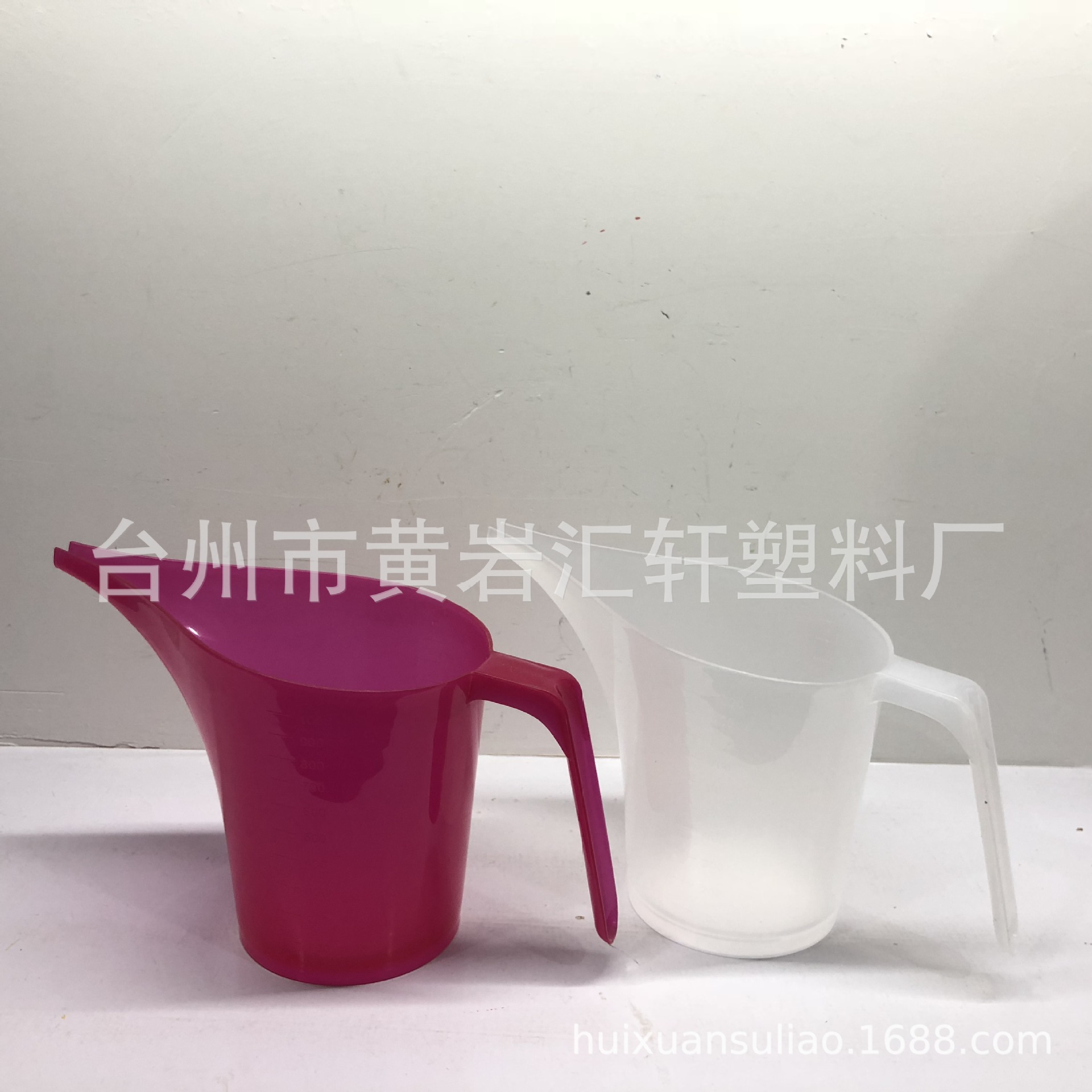 厂家大量供应该亚马逊1L加厚塑料长嘴量壶 1000ML塑料长嘴壶-阿里巴巴