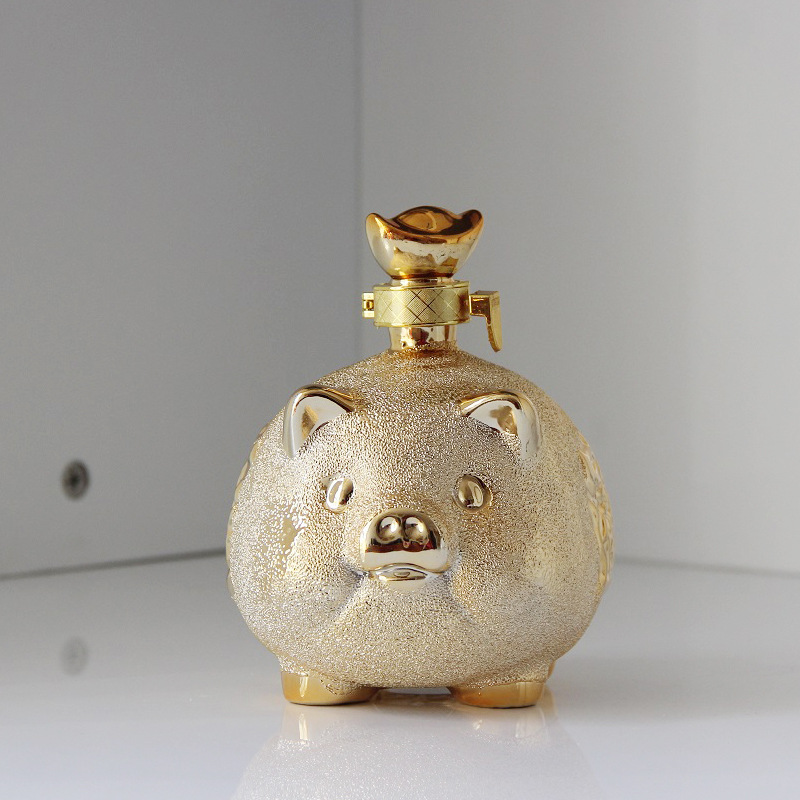 Jingdezhen ceramics Empty wine bottle A Jin Gold-plated ceramics Golden Pig 1 seal up The wine bottle single Price