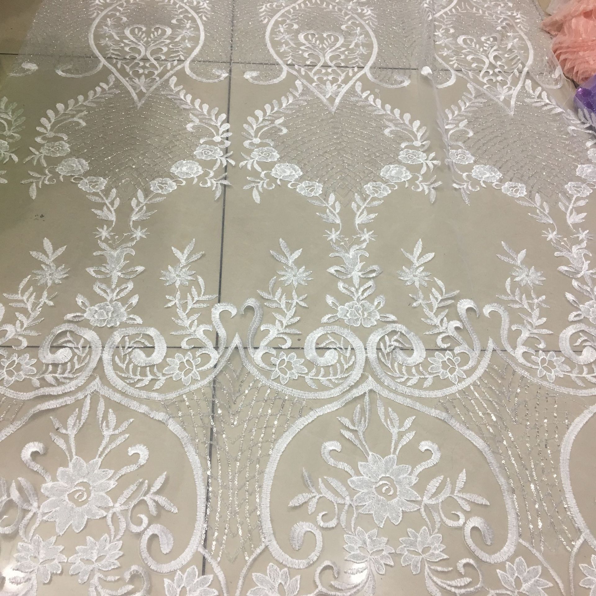 厂家直销 亮片绣花面料串珠绣网纱蕾丝白色精细绣花 婚纱礼服女装