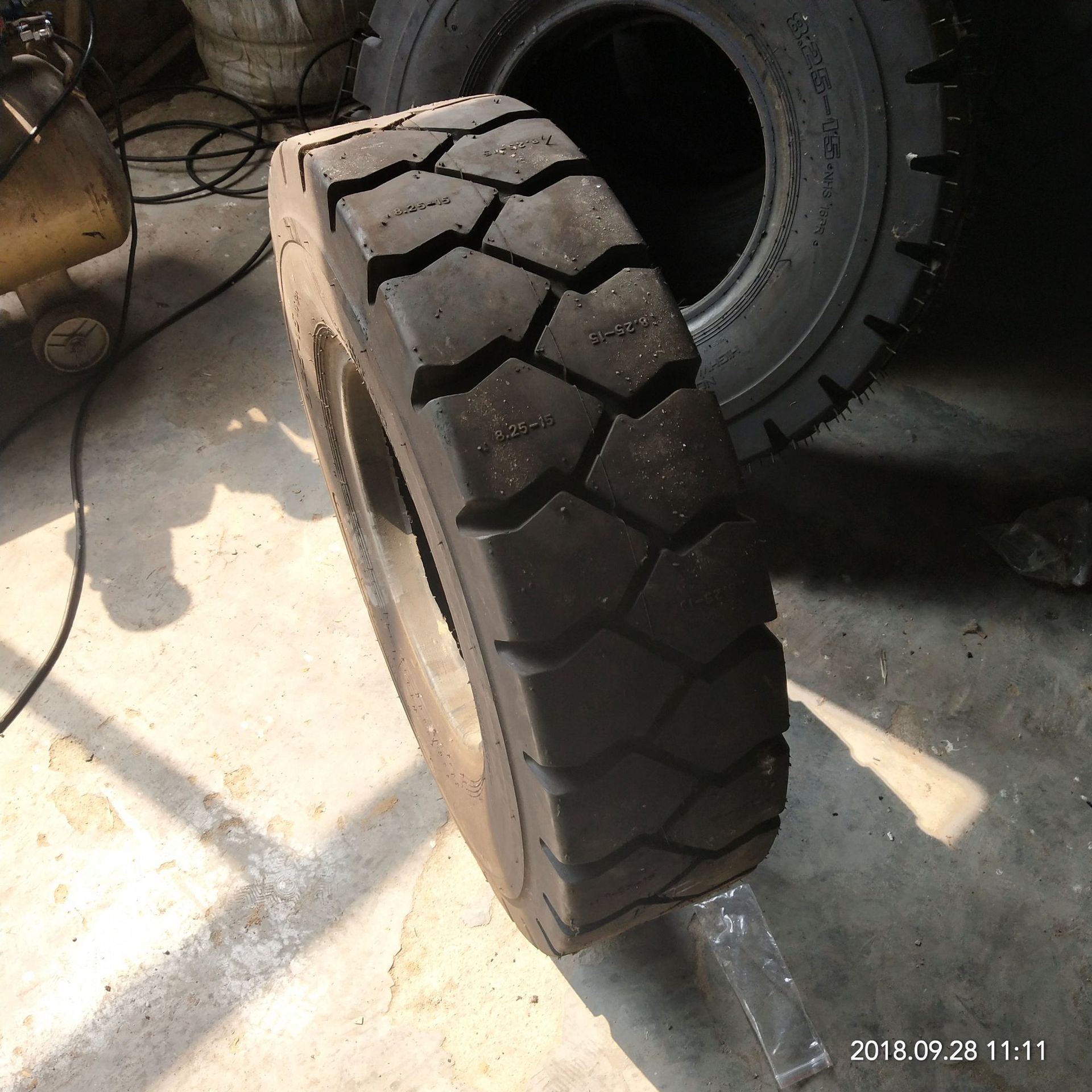 现货供应 8.25-15 工程机械实心轮胎 825-15 实心叉车轮胎