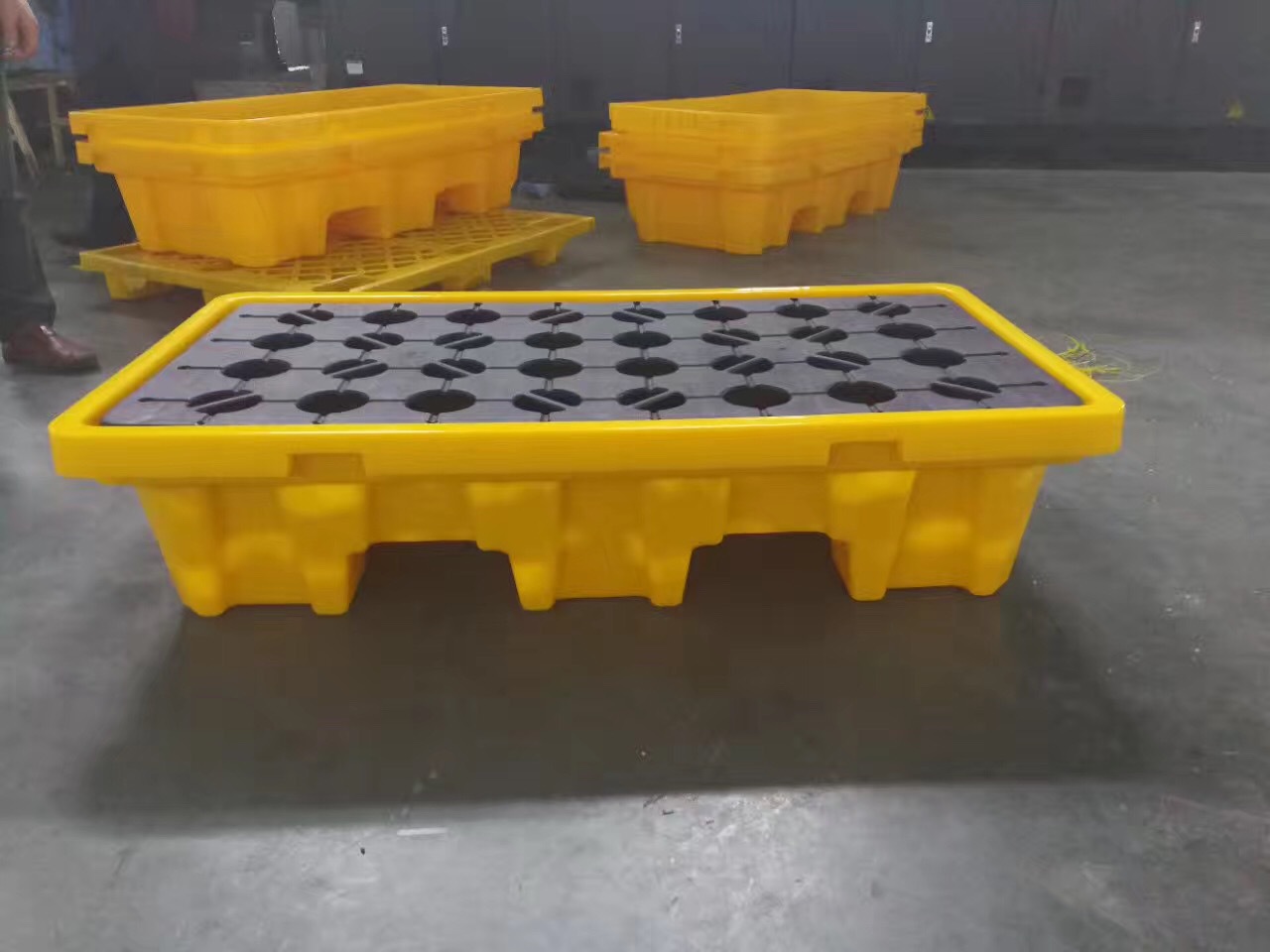 福州防漏叉车盛漏塑胶托盘 1300*680*150MM渗漏卡板 油桶防漏托盘