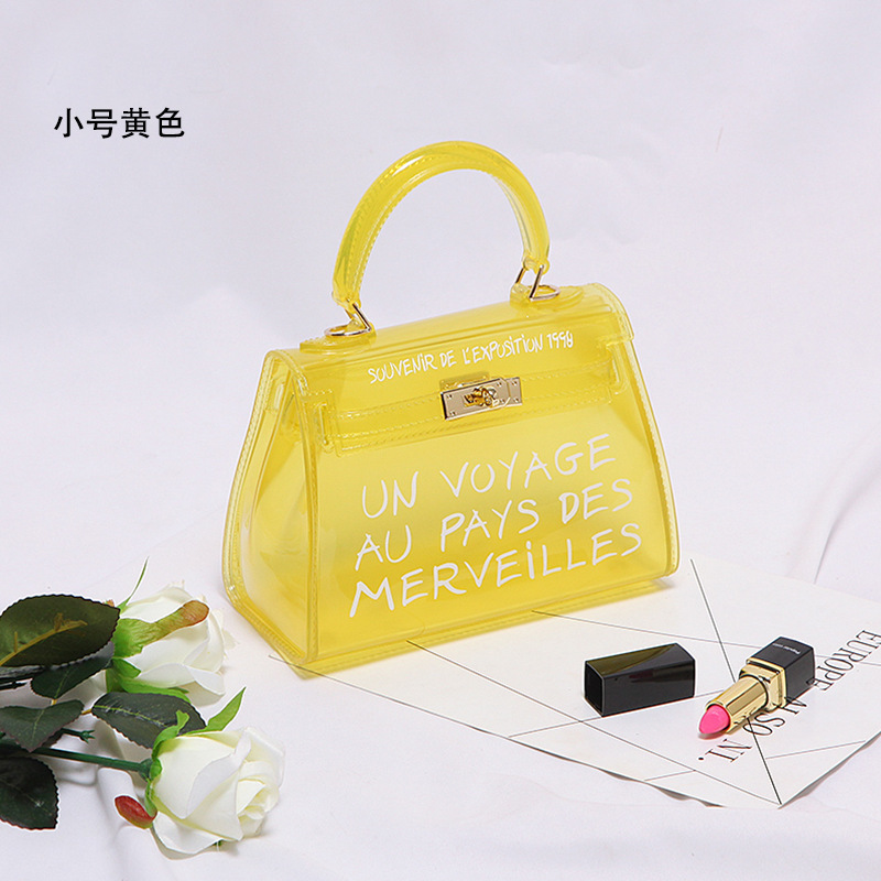 투명한 노란색 트럼펫