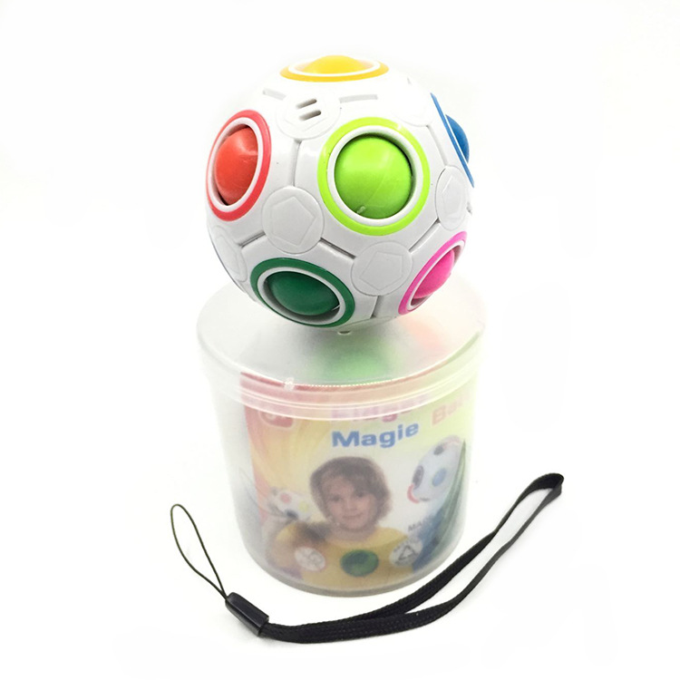 La inteligencia de los niños de Venta caliente transfronteriza luminosa Bola de arco iris de juguete cubo mágico adulto yema del dedo Cubo de descompresión