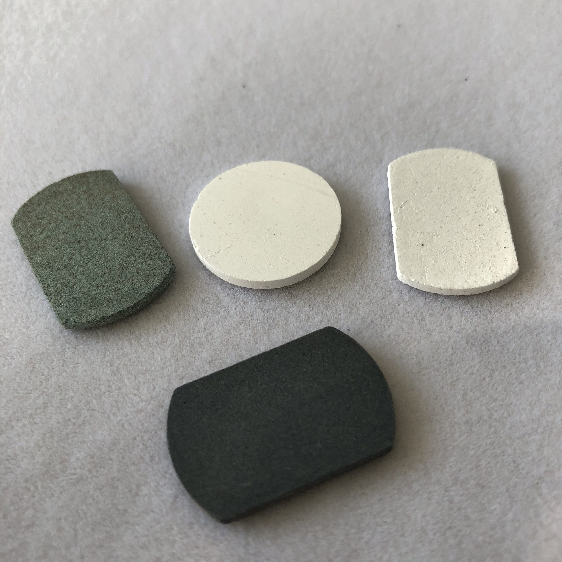 交期快 绿色 环保 白色多孔陶瓷香薰片 车载多孔陶瓷厂家