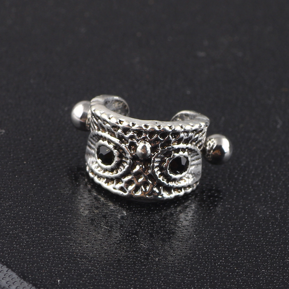 16G labret stud size and finish detail