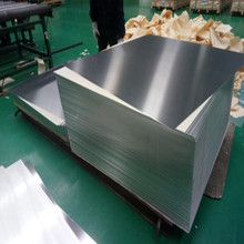1100铝板为工业纯铝，延伸率高、抗拉强度、导电性优、成形性高