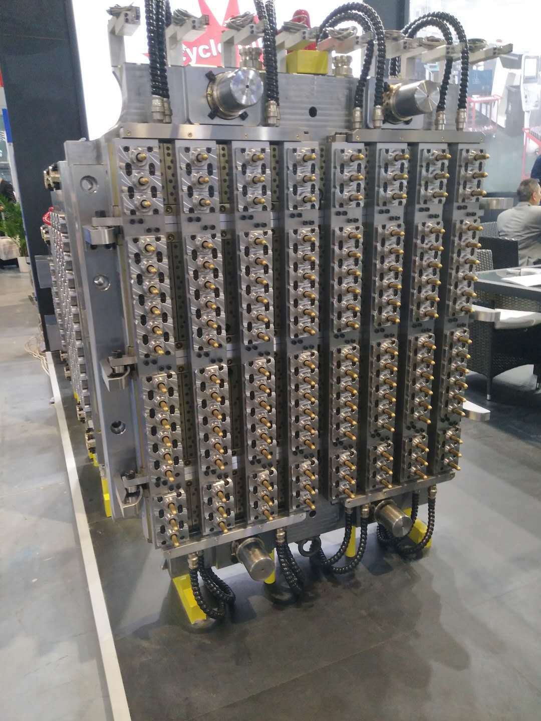 黄岩PET管坯模具自锁气封式针阀式可调塑料瓶坯模具生产厂家