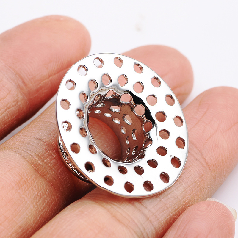 Pointed titanium steel lip stud product view