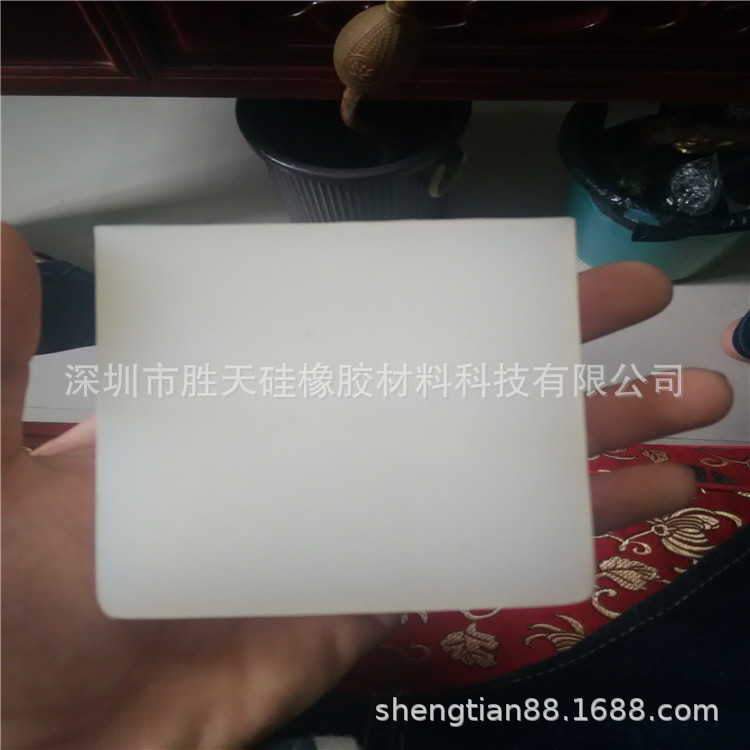 回收新版硅胶模具废料，硅胶拆边角料如何回收。废硅胶回收价格