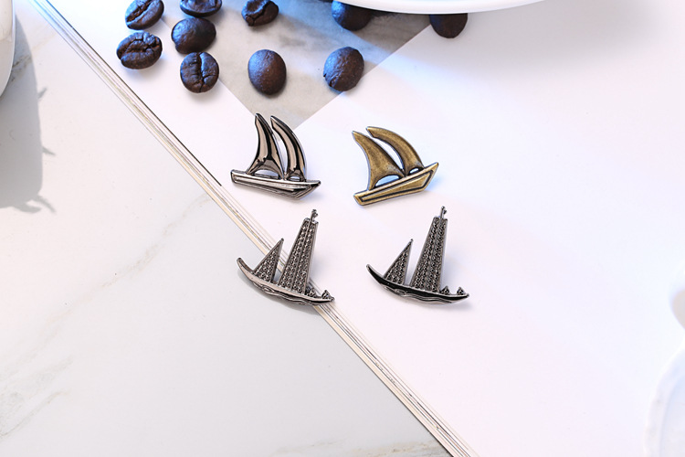 Artificial Gemstones Inlay Material Retro Pin Human Crown Alloy Inlay Artificial Gemstones Unisex Brooches