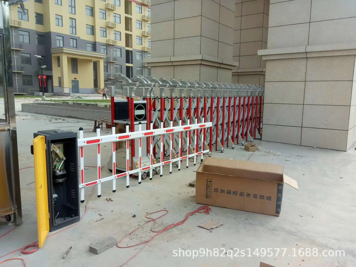 遥控电动门 栅栏道闸 停车场系统 开关闸门 自动升降门八角道闸杆-阿里巴巴
