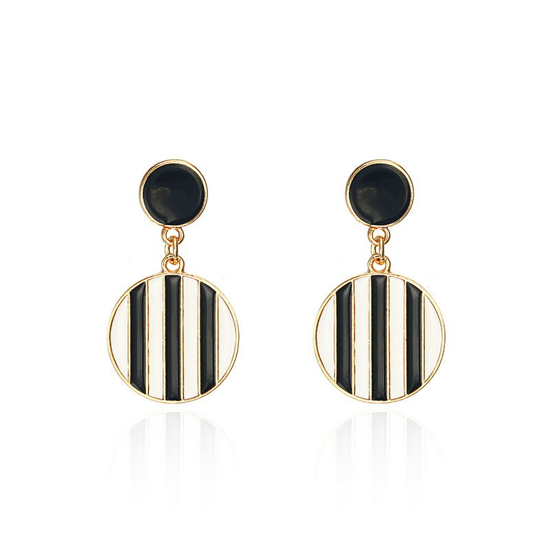 Retro Geometric Oil Drop Black And White Circle Earrings display picture 6