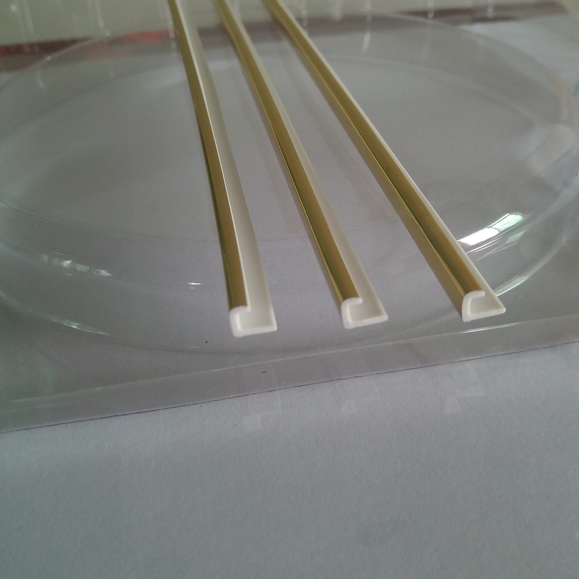 PVC礼盒礼品装饰条自粘 L型柜门窗口收边收口条 地脚线封边条批发