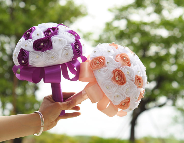 Wholesale of wedding supplies, including European, American and Korean style bridal and bridesmaid bouquets, bride throwing flowers, and simulated ribbon bouquets detail image 1