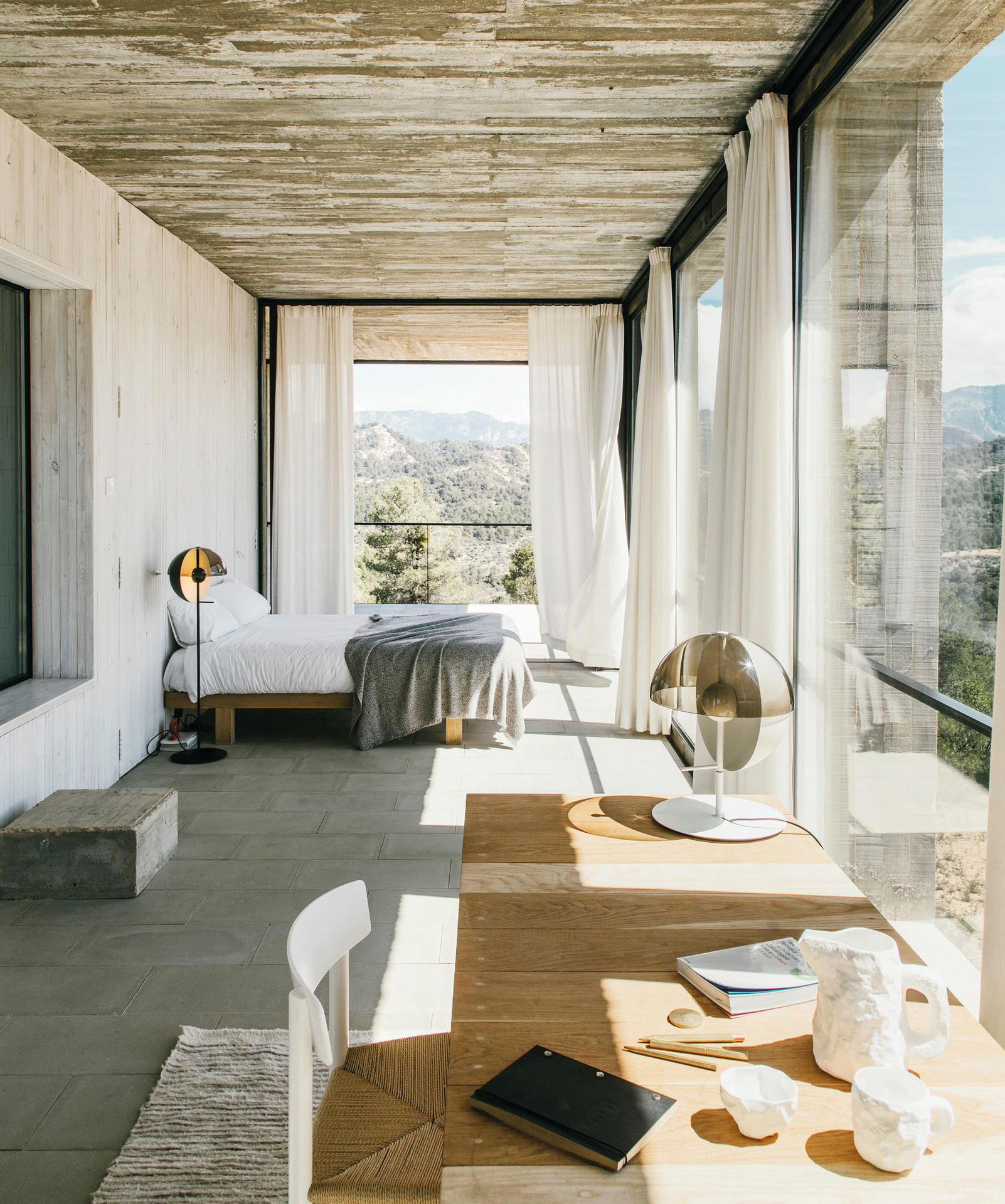 theia-in-a-concrete-house-h