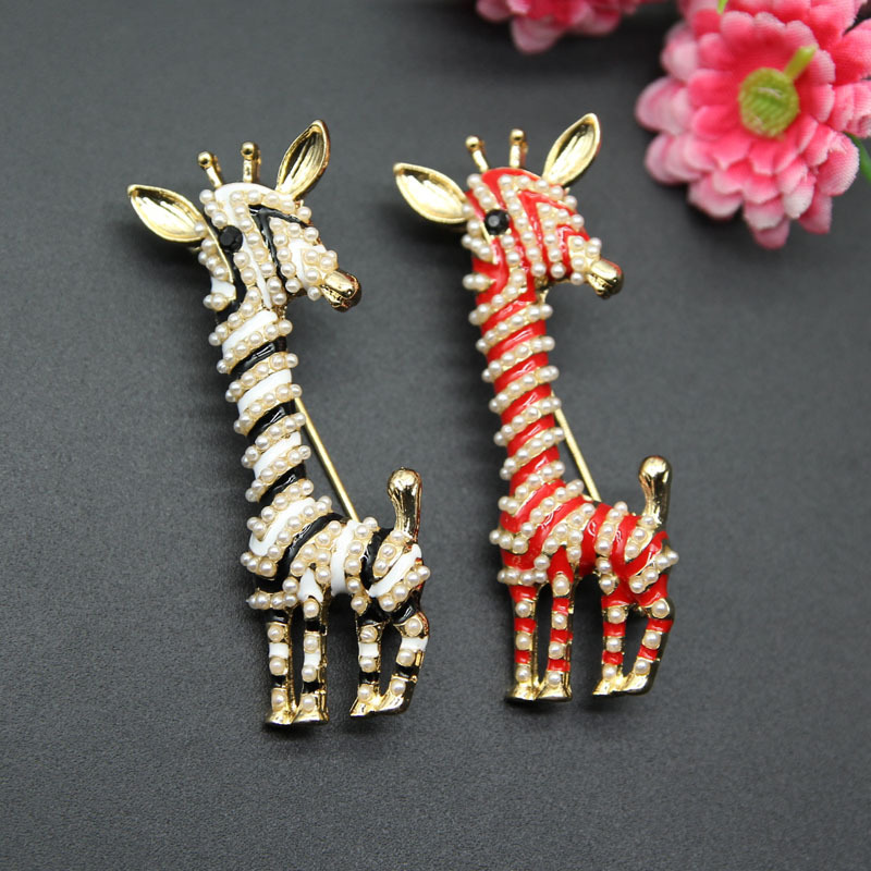 Süße Giraffenbrosche Mit Perle Und Emaille Für Damen_voghion.com