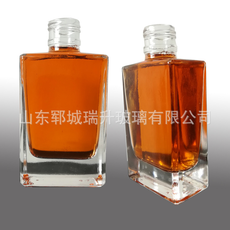 厂家推出厚底100ml方瓶透明玻璃瓶晶质料白酒瓶饮料瓶可定制烤花