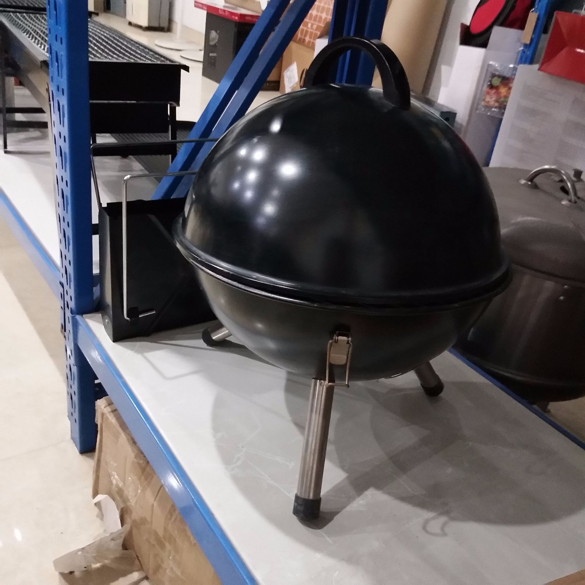 Suministro directo de fábrica estufa de fútbol negro al aire libre protección del medio ambiente sin humo estufa de barbacoa esférica