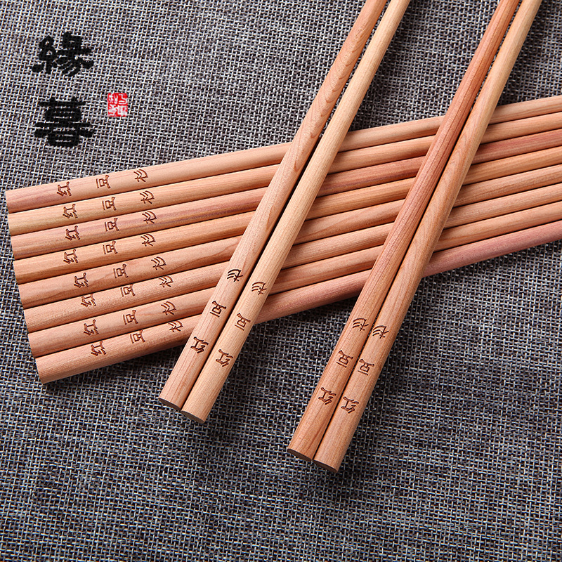 批发无漆无蜡红豆杉筷子家用红木地摊筷子实木木质餐具精美礼品筷