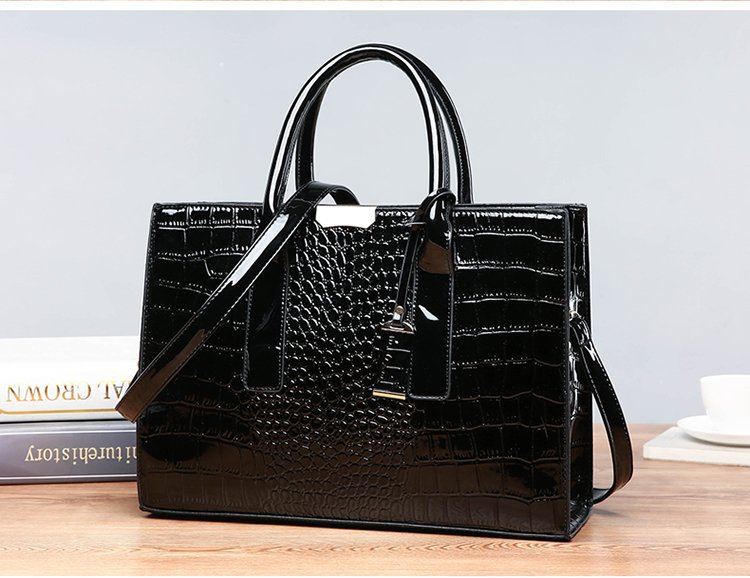 Women's Large Pu Leather Solid Color Vintage Style Zipper Handbag display picture 2