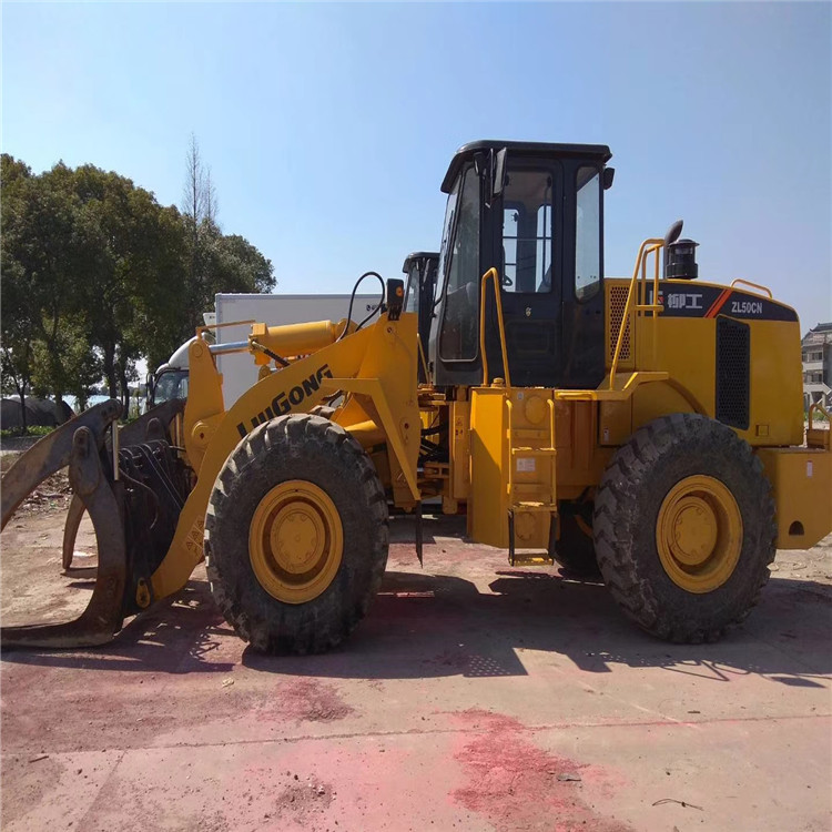 供应柳工木材夹抱铲车，二手铲车夹木材，木材加长臂铲车