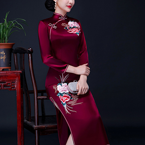 Traditional Chinese Dress Qipao Dresses for Women Red wine embroidered cheongsam wedding banquet wedding banquet wedding dress long sleeve