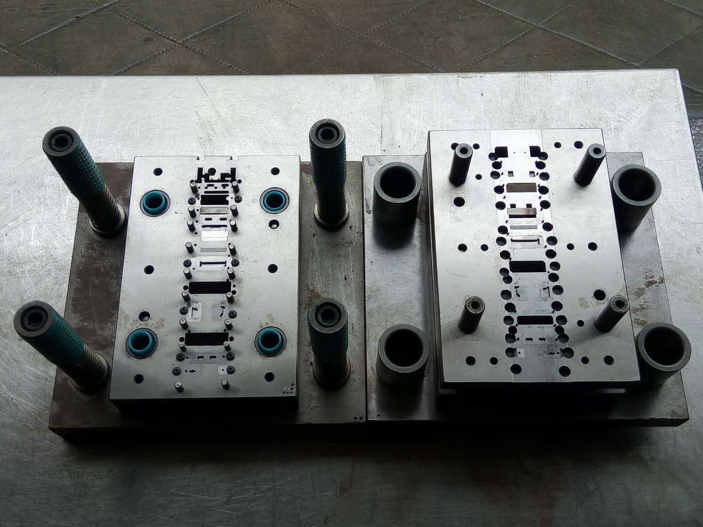 五金模具制作设计 五金冲压件 弹片 接触片 开关接触片 连续端子