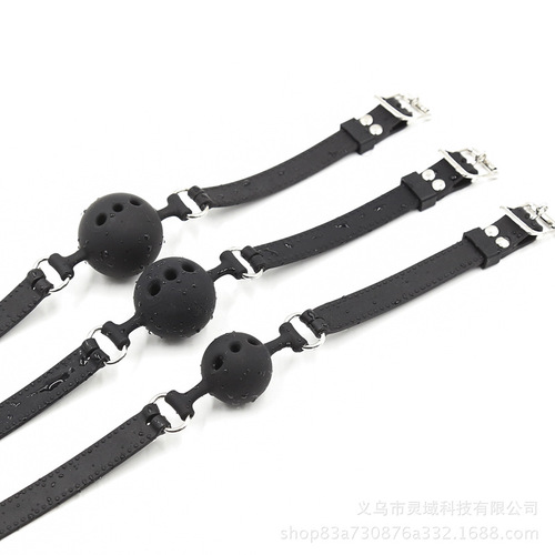 Mouthball fun mouth plug with hole soft rubber mouth ball large, medium and small size full silicone mouth plug Export source of sex mouth yoke