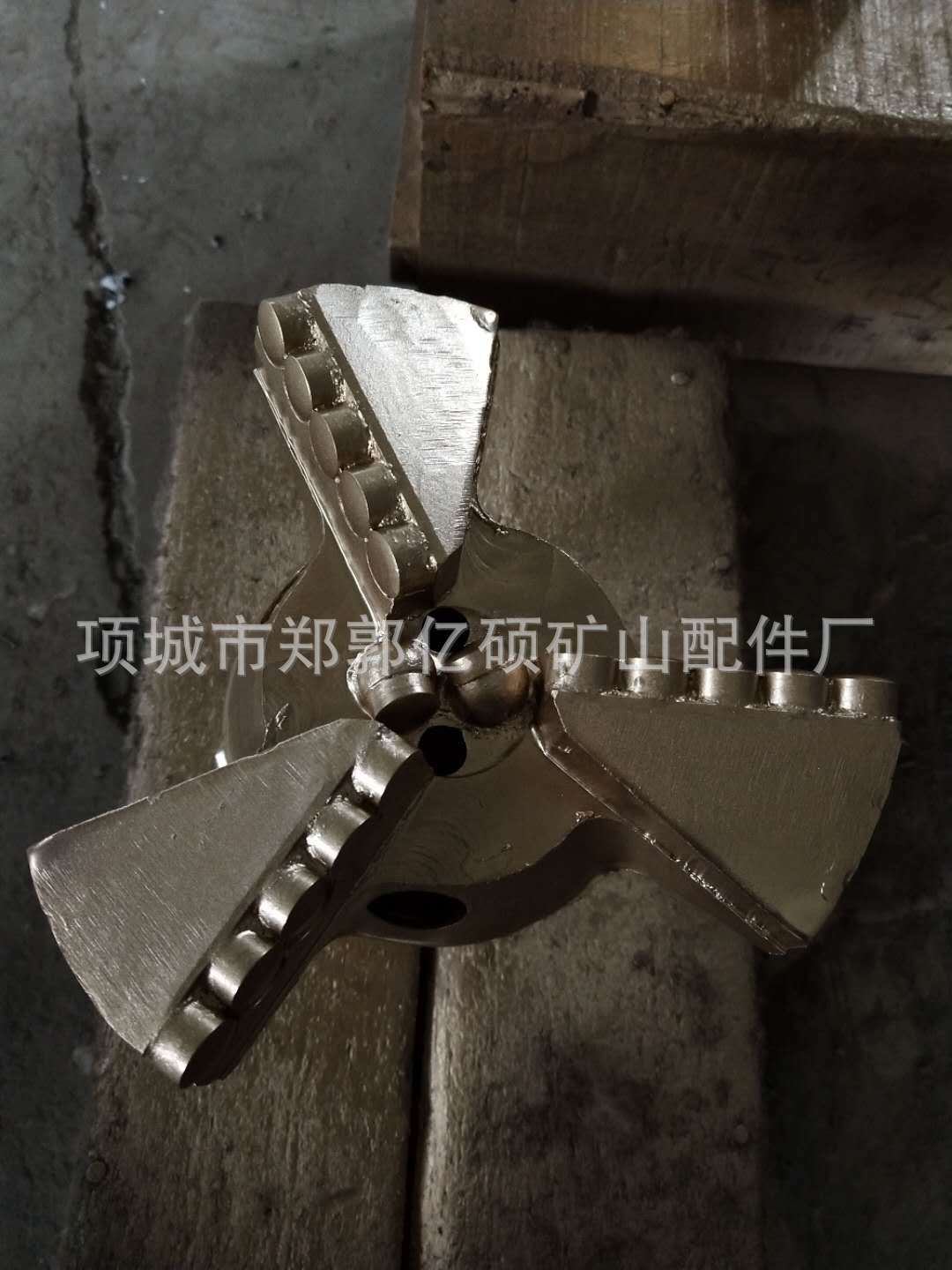 171--181三翼金刚石钻头打井钻头矿山地暖打井钻头PDC复合片钻头