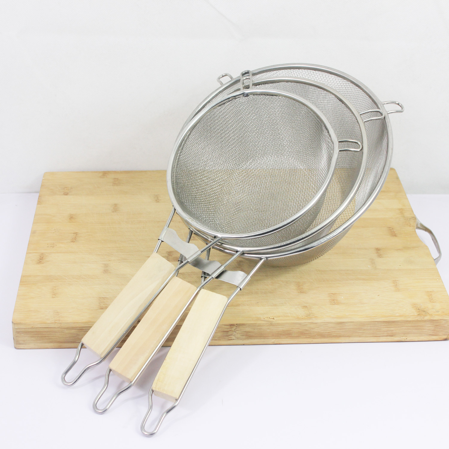 Daily wholesale Stainless steel Rounded edges Binaural Oil grid Leaky spoon Laomian Filter spoon Wooden handle Frying basket